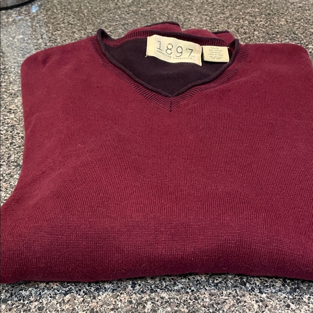 Men’s burgandy sweater